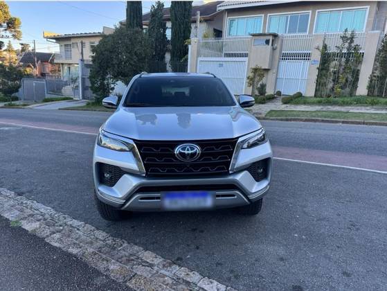 TOYOTA HILUX SW4 2.8 D-4D TURBO DIESEL SRX 7L 4X4 AUTOMÁTICO